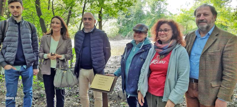 Da sinistra: Daniele Comini, consigliere del Comune di Pavia; Francesca Monno, Consigliere Parco regionale del Ticino; Fabio signorelli, Consigliere Parco regionale del Ticino; la signora Claudia, Stefania Ratano, responsabile per la Lipu della Riserva naturale Bosco Negri e Ugo Faralli, responsabile Oasi e Riserve della Lipu