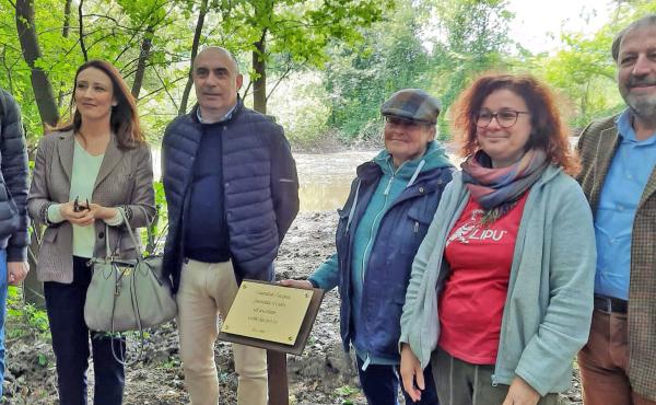 Da sinistra: Daniele Comini, consigliere del Comune di Pavia; Francesca Monno, Consigliere Parco regionale del Ticino; Fabio signorelli, Consigliere Parco regionale del Ticino; la signora Claudia, Stefania Ratano, responsabile per la Lipu della Riserva naturale Bosco Negri e Ugo Faralli, responsabile Oasi e Riserve della Lipu