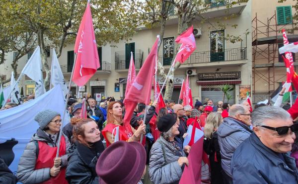 Manifestazione 2)